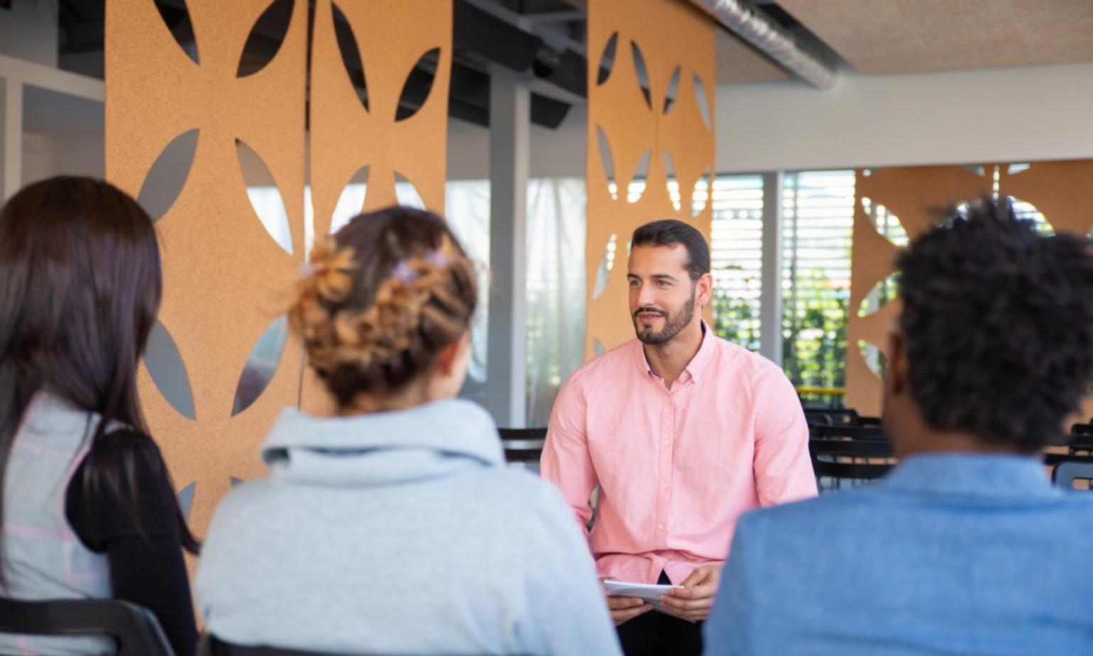 Einblick in Analyseplattform mit Dashboard-Übersicht